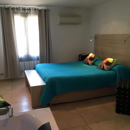 Le Vieux Bistrot Hotell Cabrières-dʼAvignon Exteriör bild