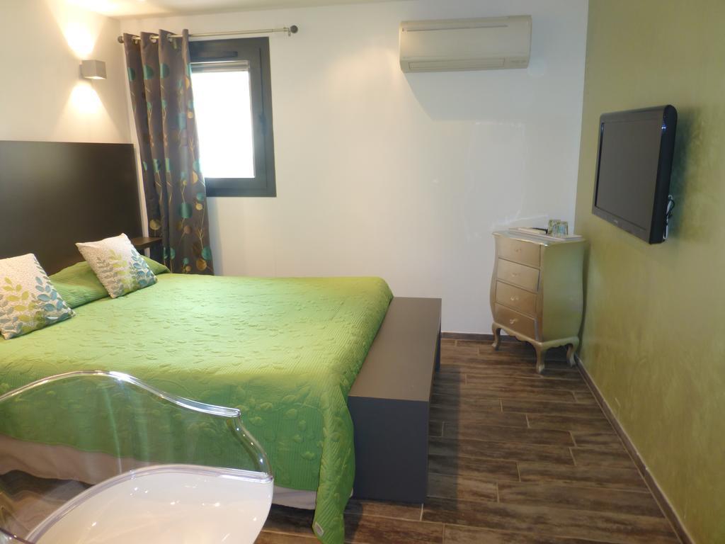 Le Vieux Bistrot Hotell Cabrières-dʼAvignon Exteriör bild