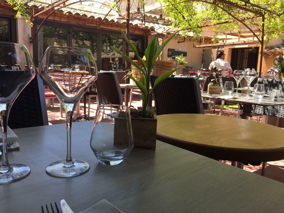 Le Vieux Bistrot Hotell Cabrières-dʼAvignon Exteriör bild