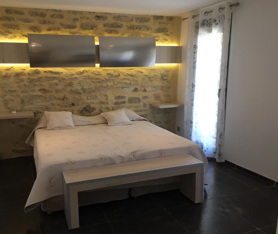 Le Vieux Bistrot Hotell Cabrières-dʼAvignon Exteriör bild