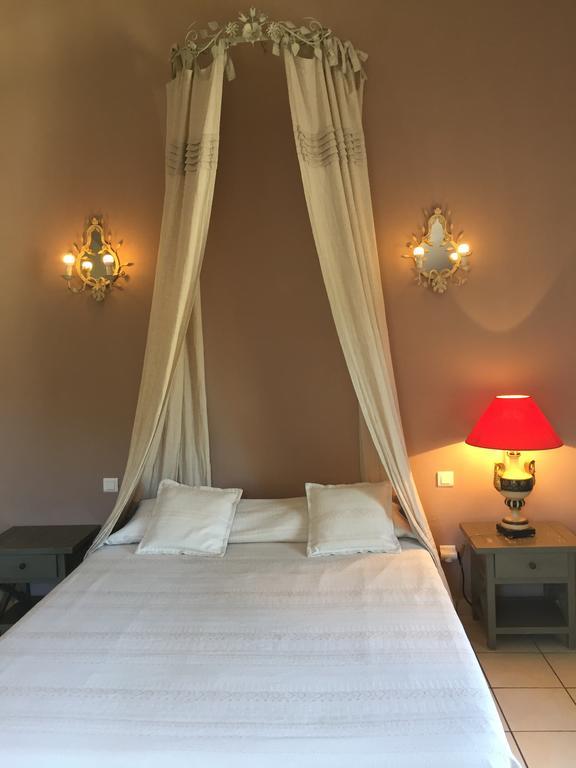 Le Vieux Bistrot Hotell Cabrières-dʼAvignon Exteriör bild