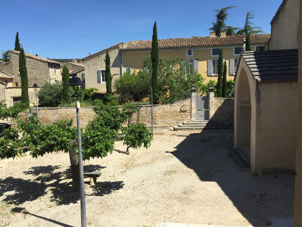 Le Vieux Bistrot Hotell Cabrières-dʼAvignon Exteriör bild