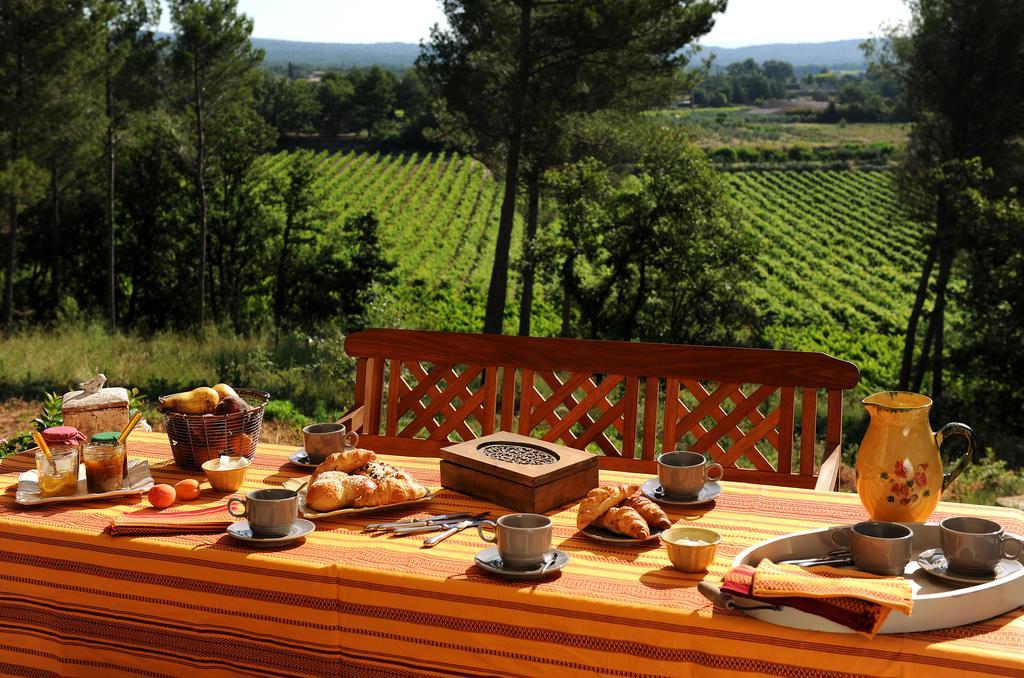 Le Vieux Bistrot Hotell Cabrières-dʼAvignon Exteriör bild