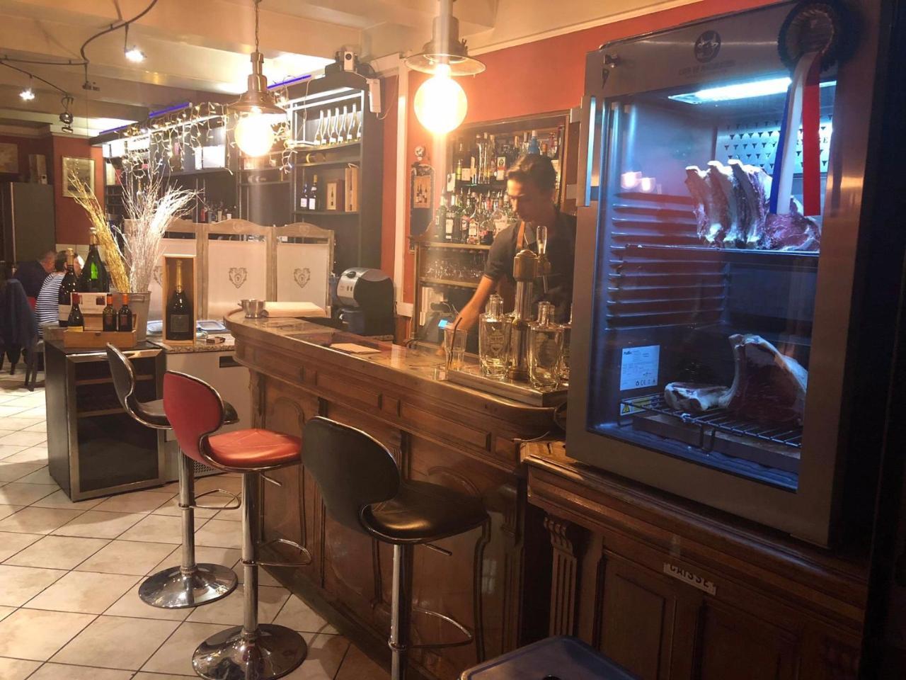 Le Vieux Bistrot Hotell Cabrières-dʼAvignon Exteriör bild