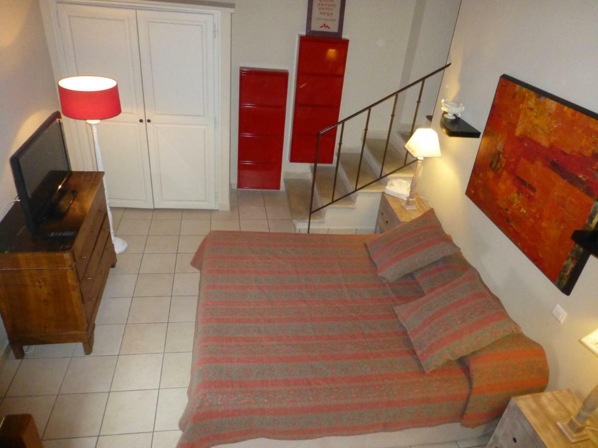 Le Vieux Bistrot Hotell Cabrières-dʼAvignon Exteriör bild