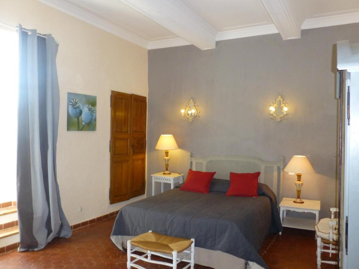 Le Vieux Bistrot Hotell Cabrières-dʼAvignon Rum bild