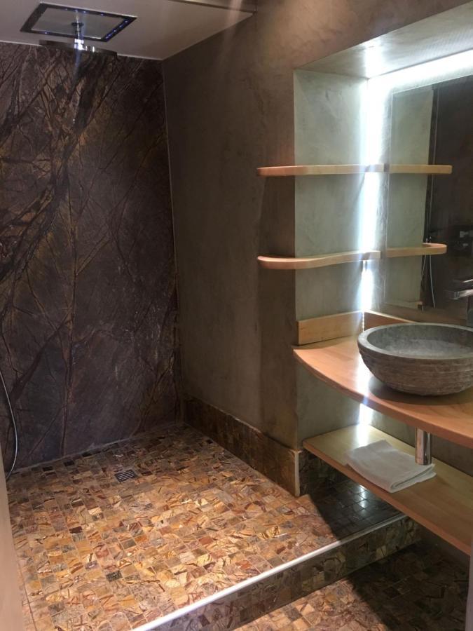 Le Vieux Bistrot Hotell Cabrières-dʼAvignon Exteriör bild