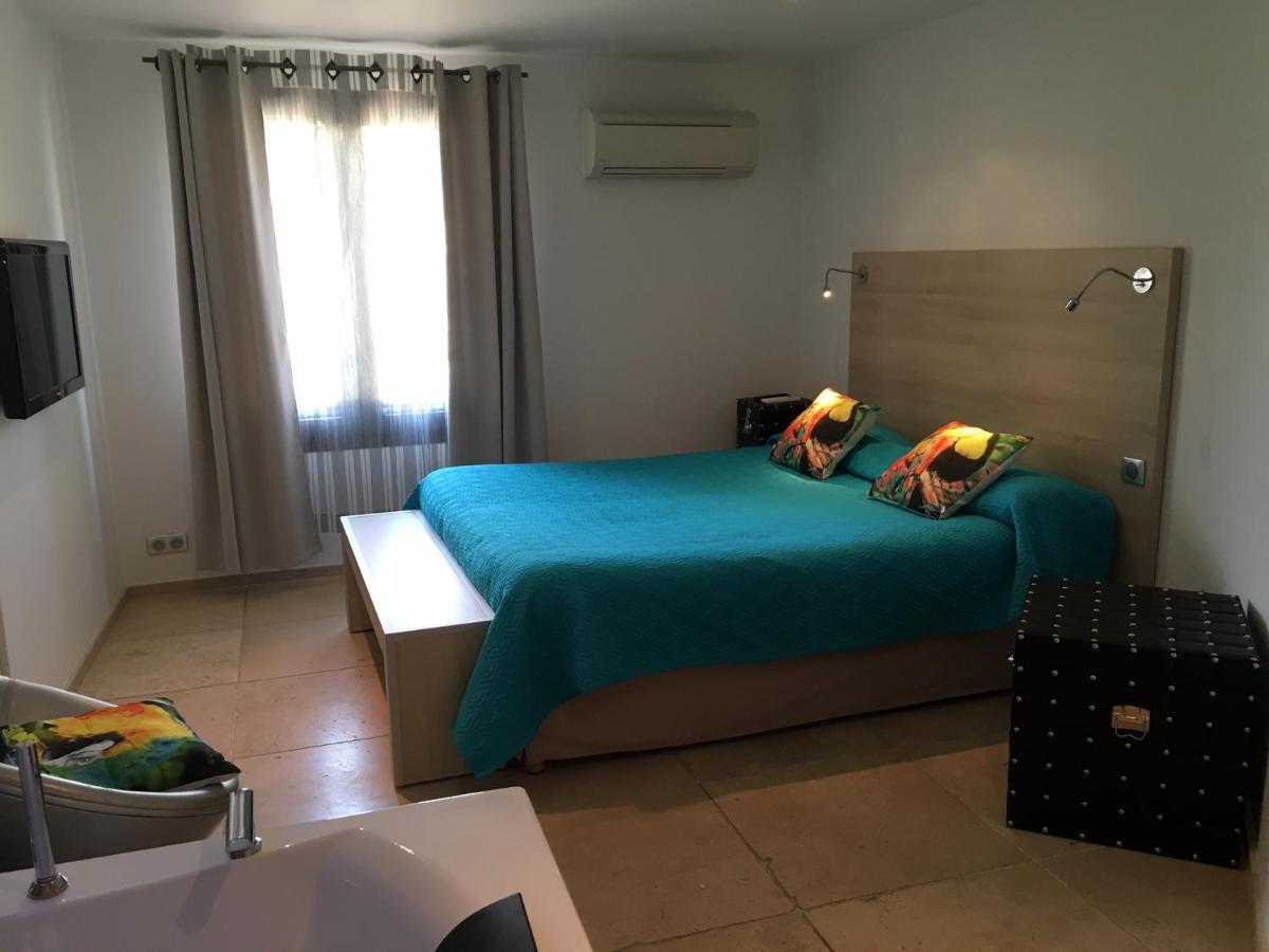Le Vieux Bistrot Hotell Cabrières-dʼAvignon Exteriör bild